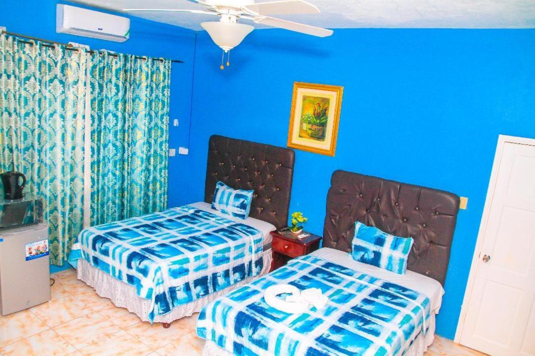 Dela De-Rose Guest House Negril Jamaica Exteriör bild