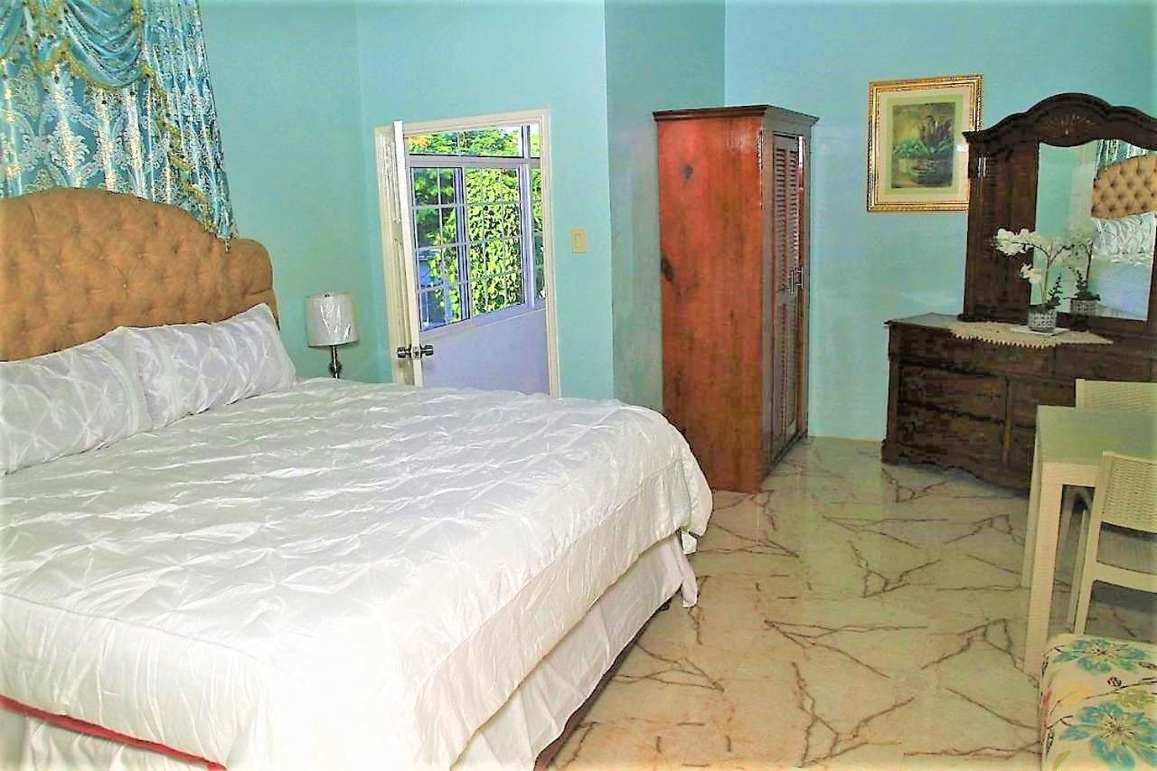 Dela De-Rose Guest House Negril Jamaica Exteriör bild