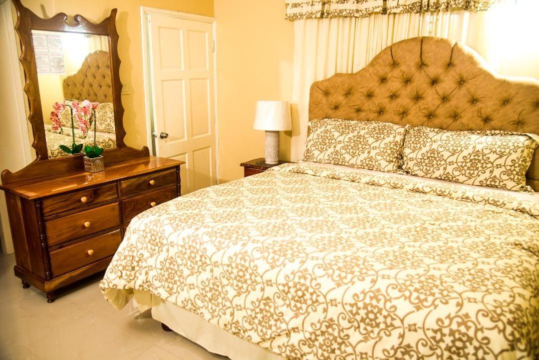Dela De-Rose Guest House Negril Jamaica Exteriör bild