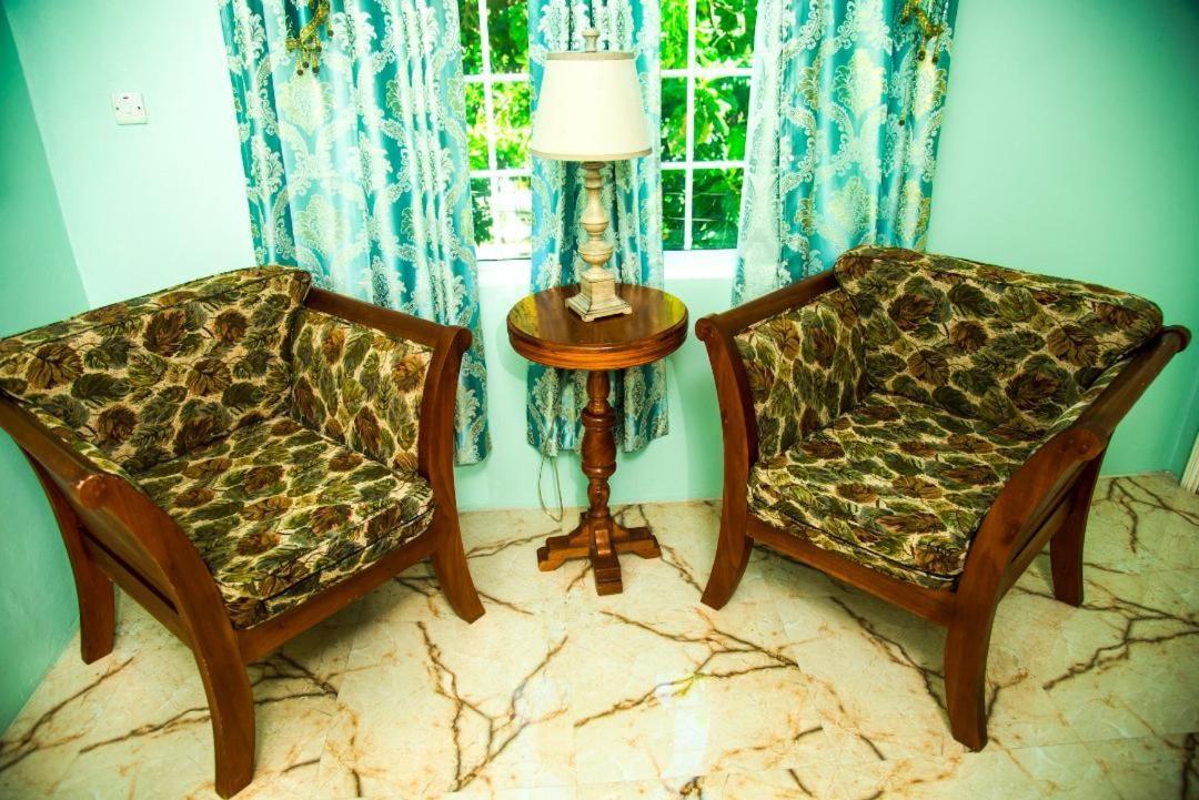 Dela De-Rose Guest House Negril Jamaica Exteriör bild